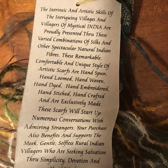 Niquea.D silk and fiber scarf/wrap - Picture 5 of 9